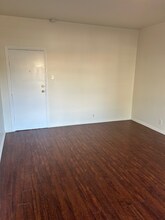 2329 Crenshaw Blvd, Unit 205 in Los Angeles, CA - Building Photo - Building Photo