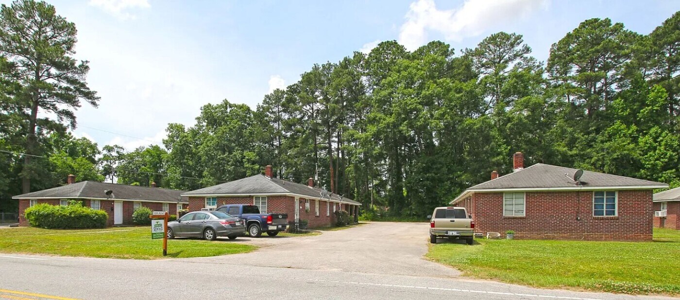811 Central Dr in West Columbia, SC - Building Photo