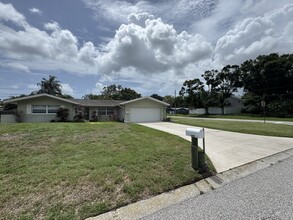 1400 Viewtop Dr in Clearwater, FL - Building Photo - Building Photo