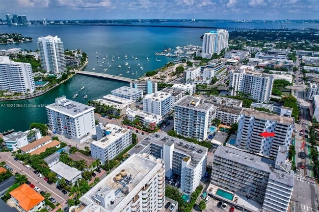 1331 Lincoln Rd in Miami Beach, FL - Building Photo - Building Photo