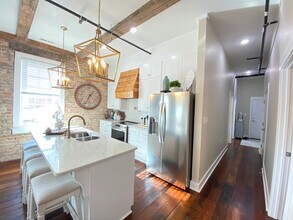 132 Goldsboro St SW, Unit C in Wilson, NC - Foto de edificio - Building Photo