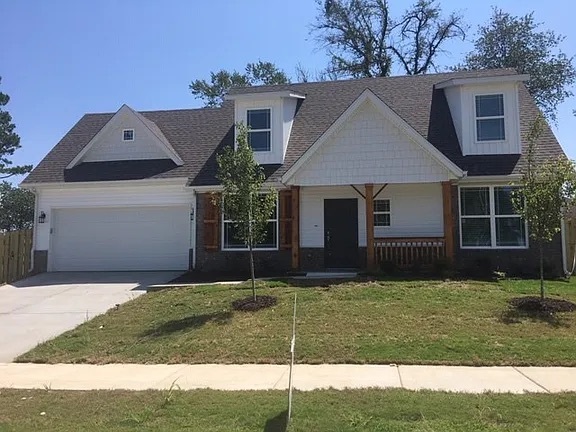 501 Holly St in Centerton, AR - Foto de edificio
