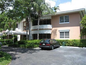 60 Park Dr in Bal Harbour, FL - Building Photo - Building Photo