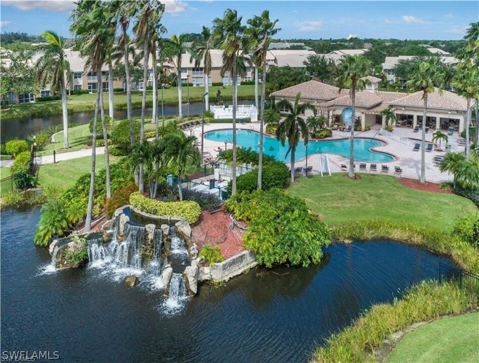 14560 Daffodil Dr in Ft. Myers, FL - Foto de edificio