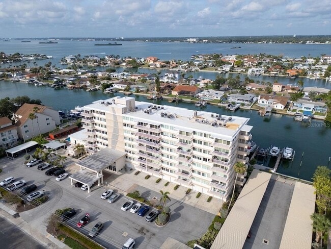 223 Island Way in Clearwater, FL - Foto de edificio - Building Photo