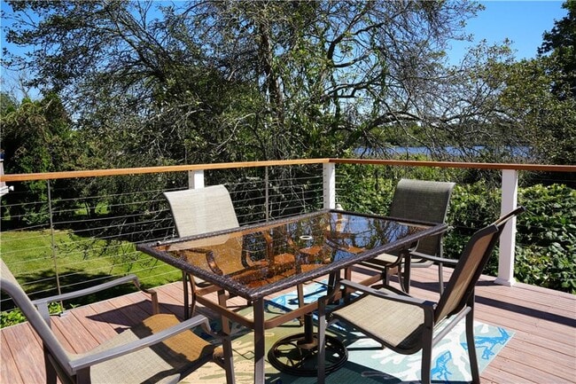 39 Lake Rd in Narragansett, RI - Building Photo - Building Photo