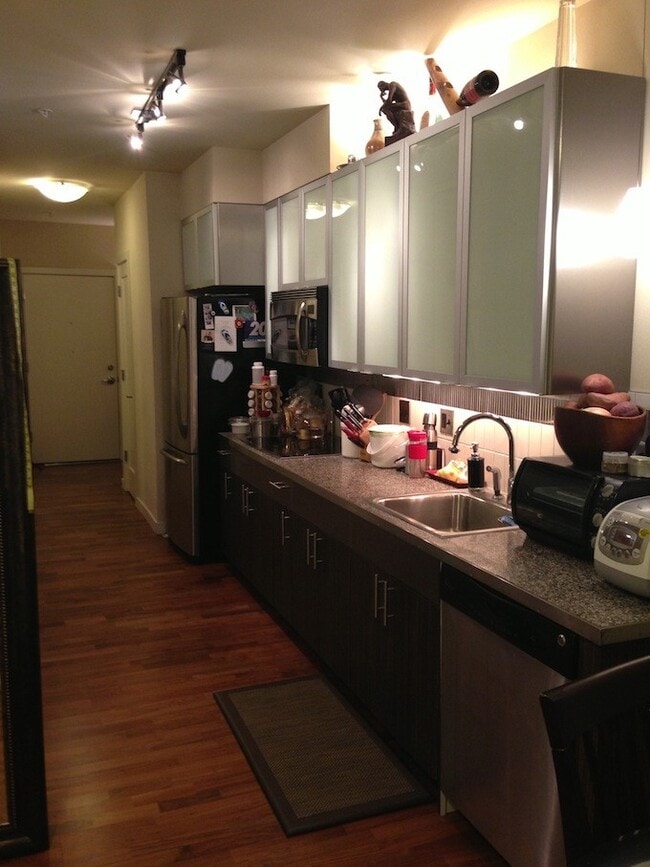 3104 Western Ave, Unit 522 in Seattle, WA - Building Photo - Building Photo