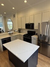 854 N Ogden Ave in Chicago, IL - Building Photo - Building Photo