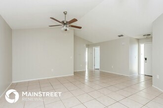 3945 37th St Ct W in Bradenton, FL - Foto de edificio - Building Photo