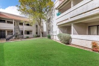 Marabrisa Condominiums in Mesa, AZ - Foto de edificio - Building Photo