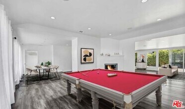 23046 Leonora Dr in Los Angeles, CA - Building Photo - Building Photo