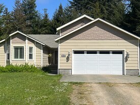 130 Lynch Rd in Crescent City, CA - Building Photo