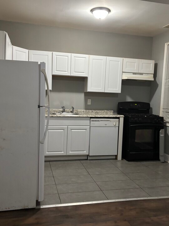 61 Allendale St in Baltimore, MD - Building Photo