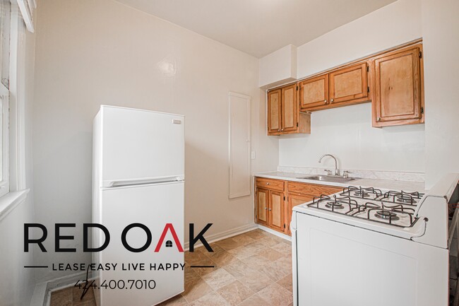 610 S Kenmore Ave, Unit 407 in Los Angeles, CA - Building Photo - Building Photo