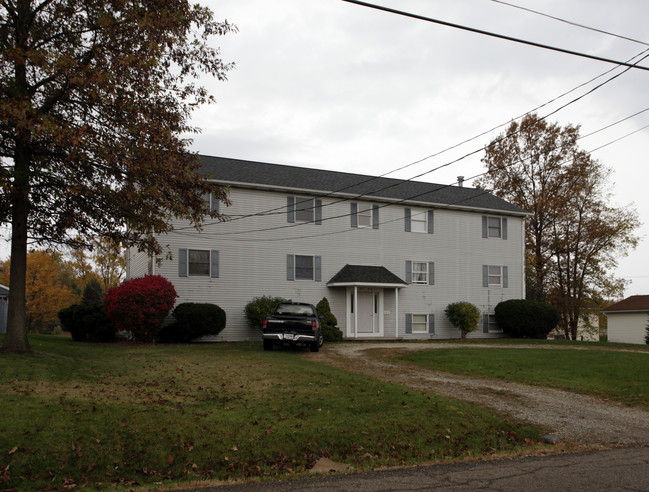 3170 Thornton St NW in Canton, OH - Foto de edificio - Building Photo