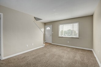 127-135 Commonwealth Ave in Erlanger, KY - Foto de edificio - Interior Photo