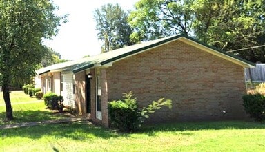 386 Thornfield Dr in Millbrook, AL - Building Photo - Building Photo