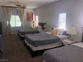 5423 Dancing Bear Dr in Las Vegas, NV - Building Photo