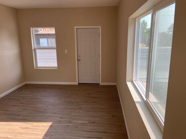 318 E Front St in Merrill, OR - Building Photo - Building Photo