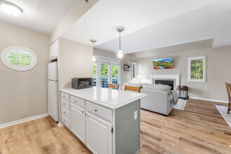 2124 Old Pond Ln in Norwich, CT - Building Photo - Building Photo