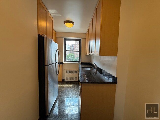 Fourth Avenue in New York, NY - Building Photo - Building Photo