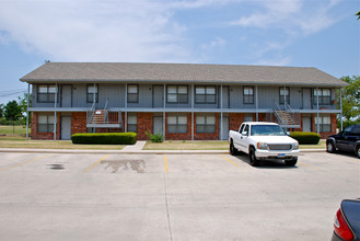 Stone Hill Apartments in Decatur, TX - Building Photo - Building Photo