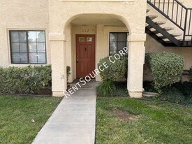 2554 Olive Dr in Palmdale, CA - Building Photo