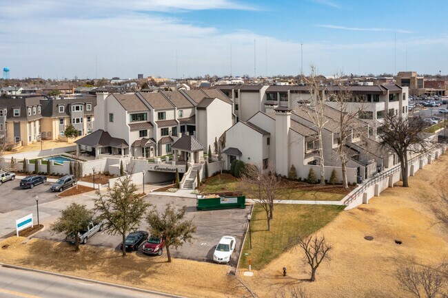 6435 Grandmark Dr in Nichols Hills, OK - Building Photo - Building Photo