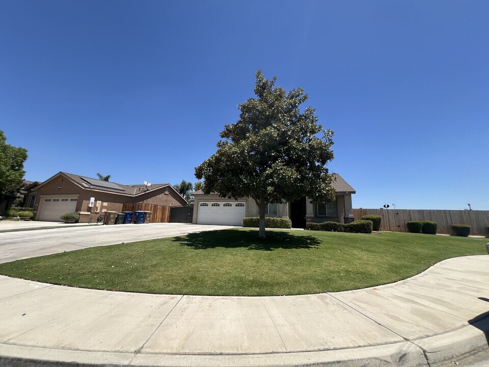 5418 Sweet Sunblaze Ave in Bakersfield, CA - Building Photo