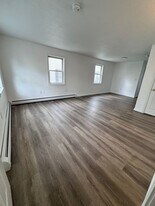 17 Bassett St in Lowell, MA - Building Photo