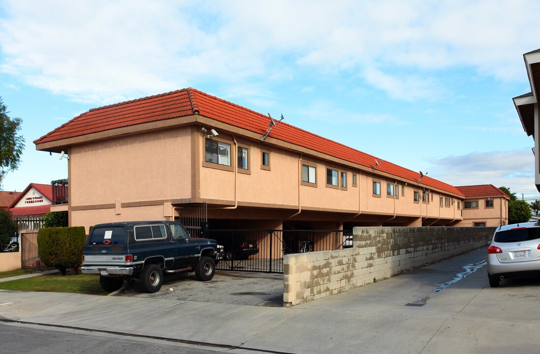 15614 Belshire Ave in Norwalk, CA - Foto de edificio