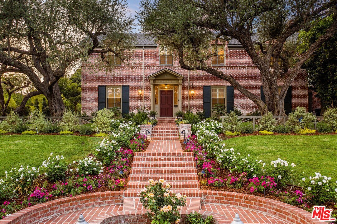 69 Fremont Pl in Los Angeles, CA - Building Photo