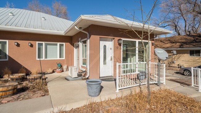 property at 1918 Armstrong Ave
