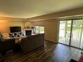 225 Briarcrest Dr in Ann Arbor, MI - Building Photo