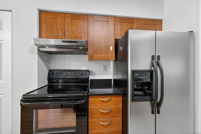 128 Conestoga Way in Glastonbury, CT - Foto de edificio - Building Photo