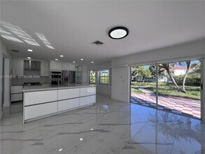 109 Gables Blvd in Weston, FL - Building Photo - Building Photo