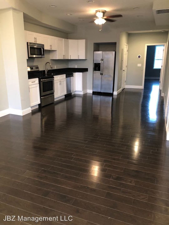 2127 St Paul St in Baltimore, MD - Building Photo