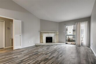 9707 Richmond Ave. in Houston, TX - Foto de edificio - Building Photo