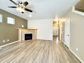 4572 SE Olivewood St in Hillsboro, OR - Foto de edificio - Building Photo