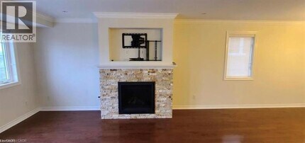 520 Silken Laumann Dr in Newmarket, ON - Building Photo - Building Photo