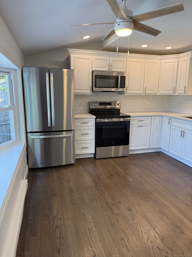 11 1/2 Bethel St in Norwalk, CT - Building Photo - Building Photo