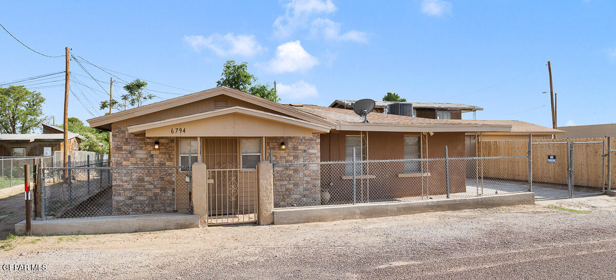 6794 2nd St in Canutillo, TX - Building Photo