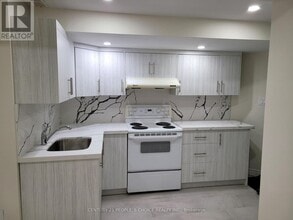 383 Jay Crescent in Orangeville, ON - Building Photo - Building Photo