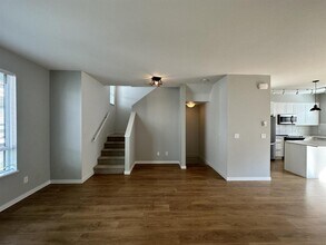 18505 Laurensen Pl in Surrey, BC - Building Photo - Building Photo