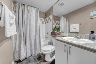 7607 Southern Brook Bend in Tampa, FL - Building Photo - Building Photo