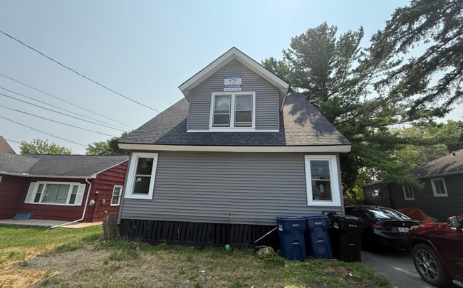property at 1112 E Colvin St