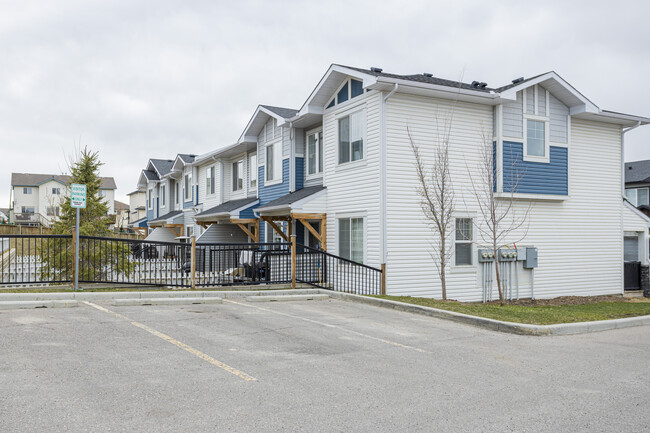 Jumping Pounds Townhouses in Cochrane, AB - Building Photo - Building Photo