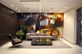 110 SW 12th St in Miami, FL - Foto de edificio - Building Photo