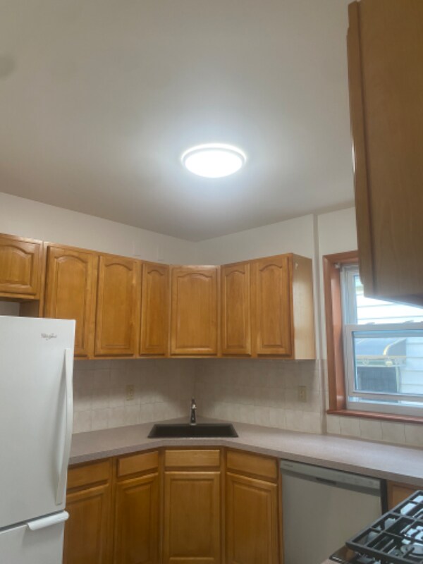 194 Battery Ave-Unit -1 in Brooklyn, NY - Building Photo - Building Photo
