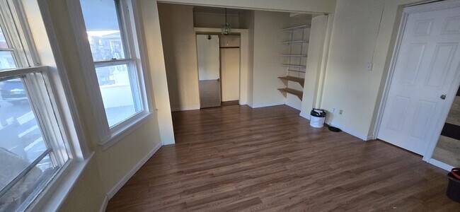 24 Bronx Ave, Unit 1 in Bridgeport, CT - Building Photo - Building Photo